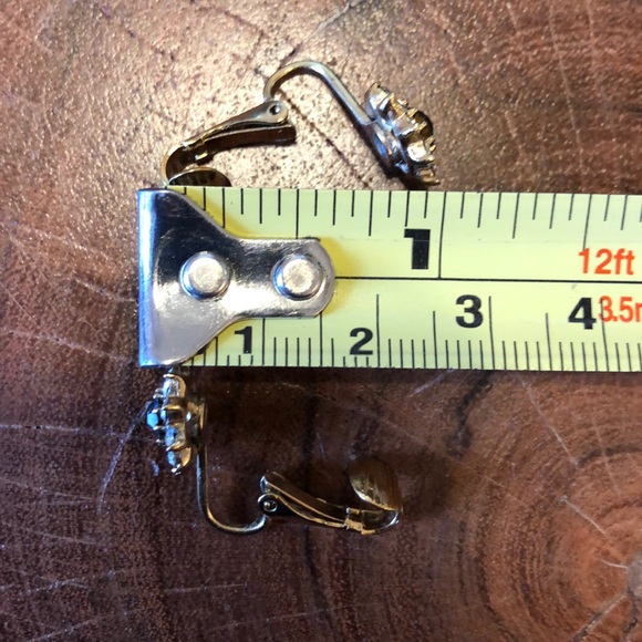 Vintage Flower Clip On Earrings - Picture 4 of 8